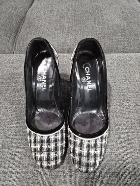 CHANEL Black and White Tweed Pumps